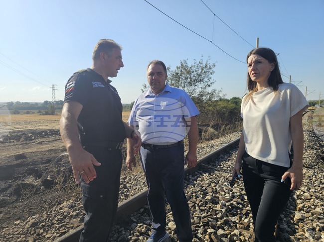 До вторник ще продължи ремонтът на ж.п. линията до симеоновградското село Пясъчево, където дерайлира влак с гориво 