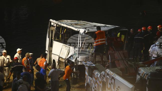 Автобусна катастрофа в Алжир отне живота на 14 души, 34 са ранени