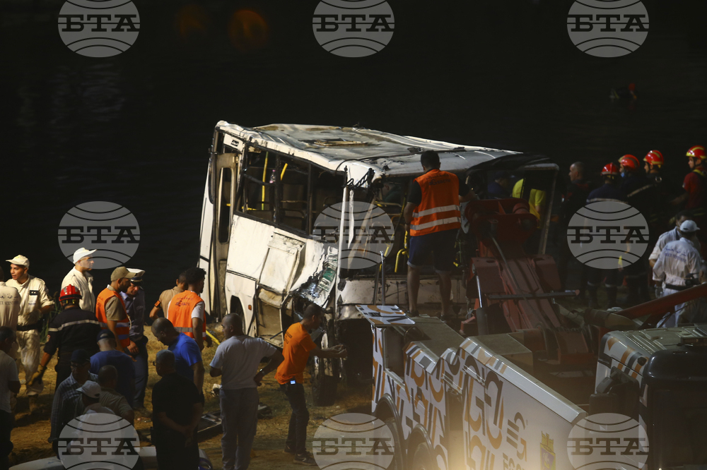 Автобусна катастрофа в Алжир отне живота на 14 души, 34 са ранени