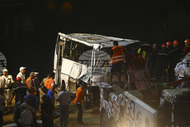 Автобусна катастрофа в Алжир отне живота на 14 души, 34 са ранени