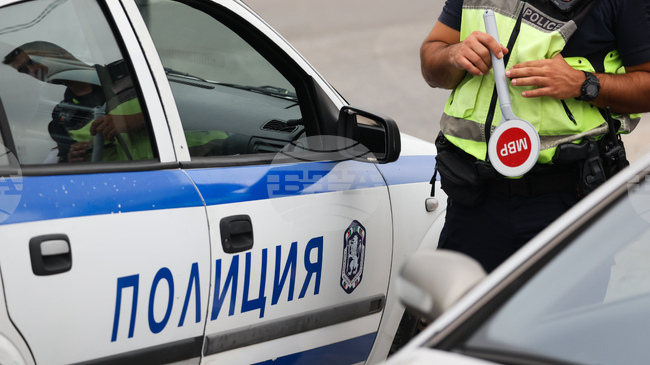 Полицията в Търговище установи неправоспособен шофьор на автомобил без регистрация 