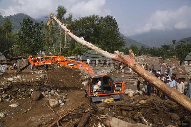 307 са вече жертвите на наводненията в Пакистан