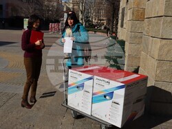 Снимка: Община Хасково - Мултимедийни дъски, лаптопи, видео проектори, мултифункционални устройства и таблети за над 1200 деца от Община Хасково