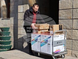 Снимка: Община Хасково - Мултимедийни дъски, лаптопи, видео проектори, мултифункционални устройства и таблети за над 1200 деца от Община Хасково