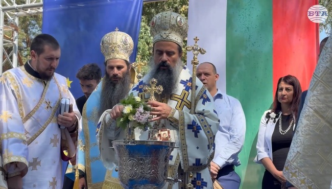 Свети свещеномъченик Симеон Самоковски е покровител, молитвеник, ходатай за всички нас, каза патриарх Даниил в Бельова църква в Самоков