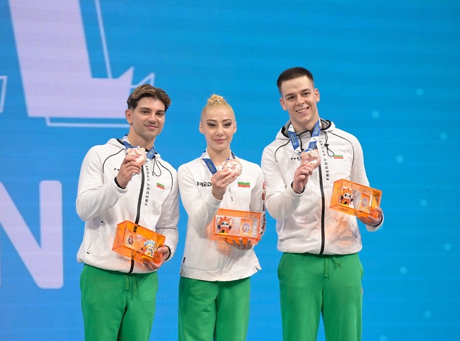 Борислава Иванова, Антонио Папазов и Христо Манолов спечелиха бронзов медал в категория тройки на турнира по аеробика на Световните игри в Китай