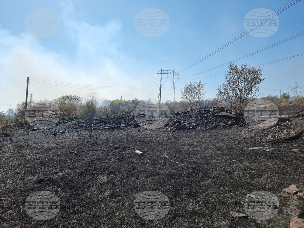 Военнослужещи се включват в гасенето на пожара в района на Българово