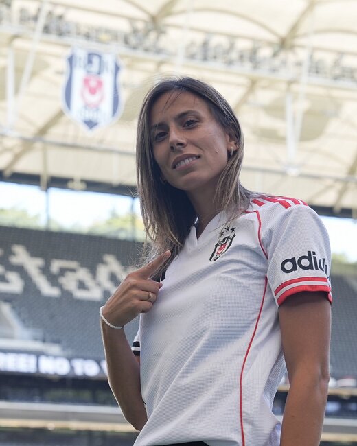 Bulgaria's Most Successful Female Football Player Popadinova Signs for Besiktas