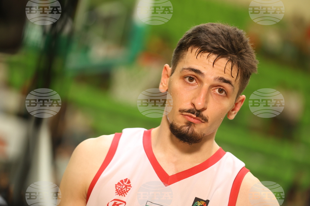 Баскетболният национал Борислав Младенов след успеха над Австрия: "Раздадохме се и публиката ни помогна"