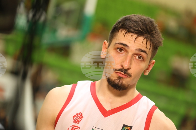 Баскетболният национал Борислав Младенов след успеха над Австрия: "Раздадохме се и публиката ни помогна"