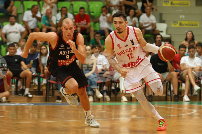 Националът Борислав Младенов с Виена Баскет загубиха при гостуването си на Будучност в Адриатическата лига