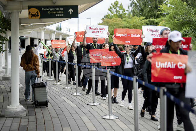 "Еър Канада" не поднови дейността си днес, както обяви, заради съпротива на синдикат