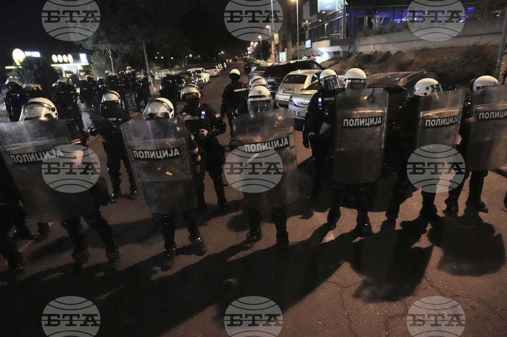 В Сърбия около 33 000 души протестираха в 49 населени места срещу антиправителствените блокади в страната