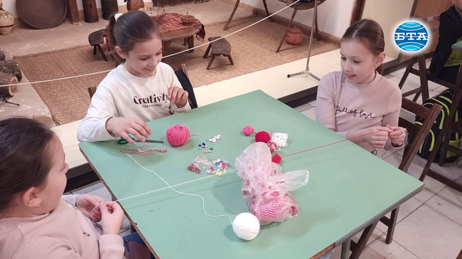 Работилница за изработване на мартеници отвори врати в Регионалния исторически музей на Плевен