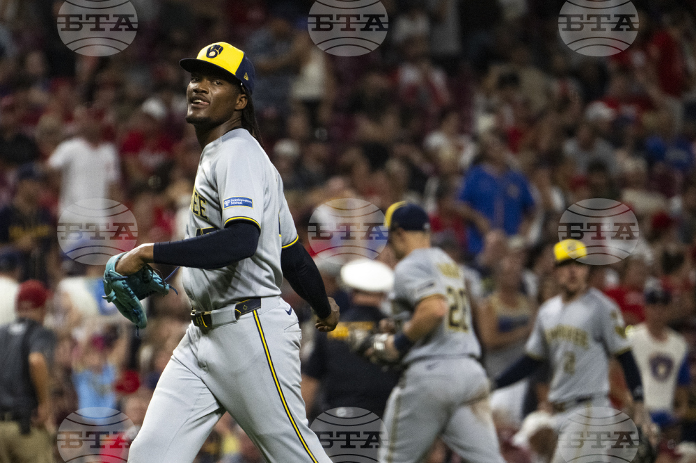Brewers Reds Baseball