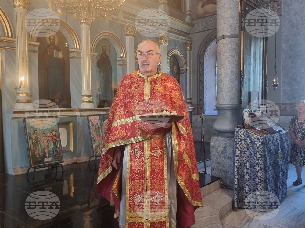 За силата на молитвата говори в неделната си проповед отец Йордан в плевенския храм „Света Параскева“