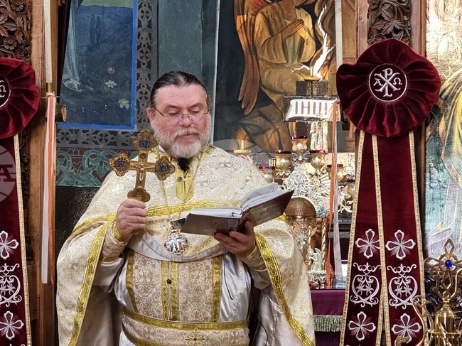 Неверието в Бога подтиква човека към престъпления, каза архимандрит Димитрий в ямболския храм „Св. Николай Чудотворец“