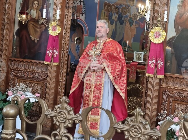 Вярата ни трябва е твърда, каза отец Красимир в проповедта си пред миряните в църквата „Свети Три Светители“ в Шумен