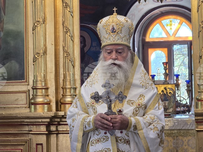 С вяра и изпълнявайки Христовите заповеди, ние се борим и избавяме от човешките страсти, каза Ловчанският митрополит Гавриил