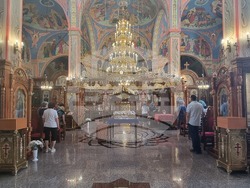 Шумен - храм „Свети Три Светители“ - неделна служба