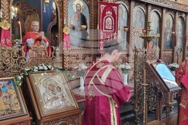 Шумен - храм „Свети Три Светители“ - неделна служба