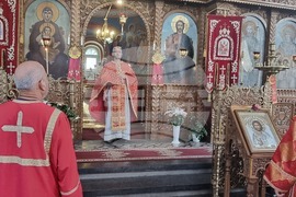 Шумен - храм „Свети Три Светители“ - неделна служба