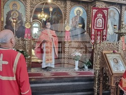 Шумен - храм „Свети Три Светители“ - неделна служба