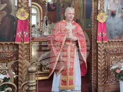 Шумен - храм „Свети Три Светители“ - неделна служба