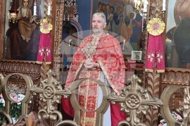 Шумен - храм „Свети Три Светители“ - неделна служба