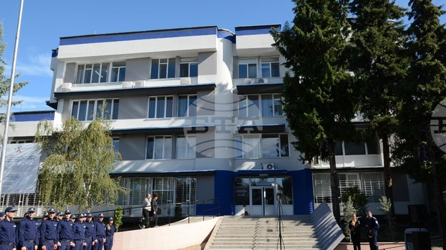 Петима са задържани с наркотици при полицейска акция в Пазарджишко