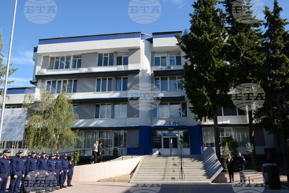 Петима са задържани с наркотици при полицейска акция в Пазарджишко