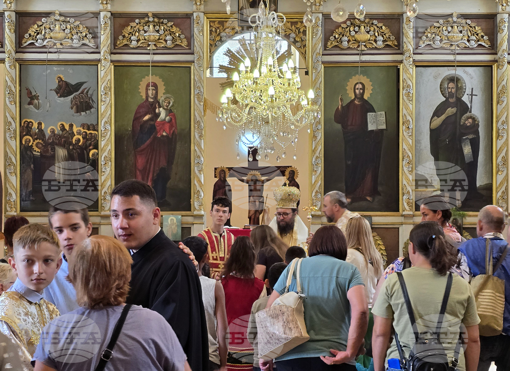 Ново село - храм „Успение Богородично“ - Видински митрополит Пахомий - света литургия