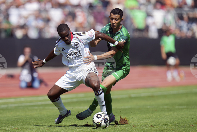 Айнтрахт Франкфурт се класира за втория кръг на турнира за Купата на Германия