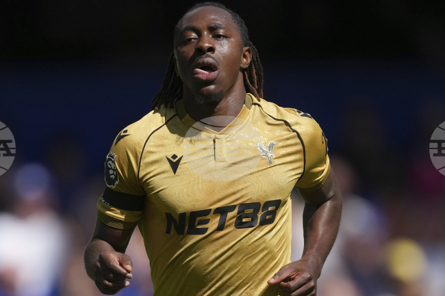 Арсенал е близо до привличането на Еберечи Езе от Кристъл Палас