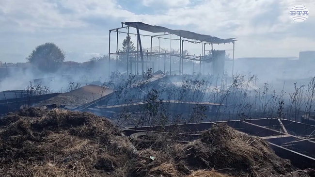 Пожар гори до Аквапарка в Несебър