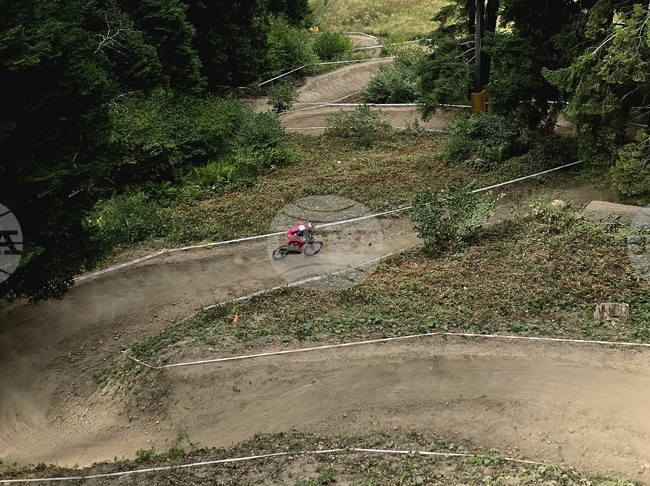 Витоша прие Балканския шампионат по спускане в планинското колоездене