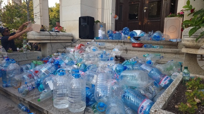 460 Settlements Report Water Scarcity This Summer