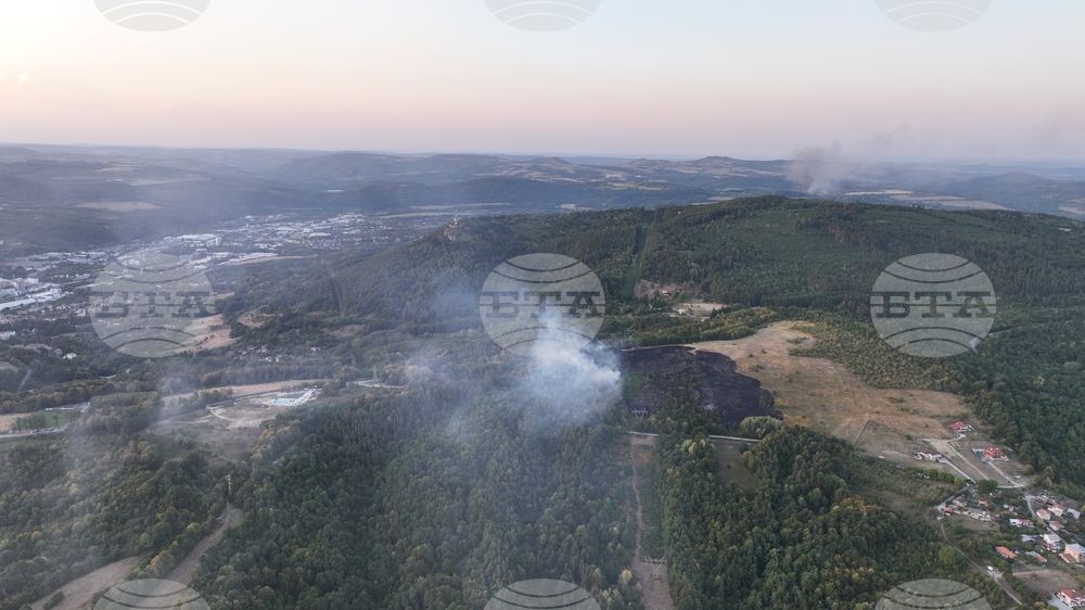 Пожар гори в гориста местност край квартал "Пройновци" в Габрово