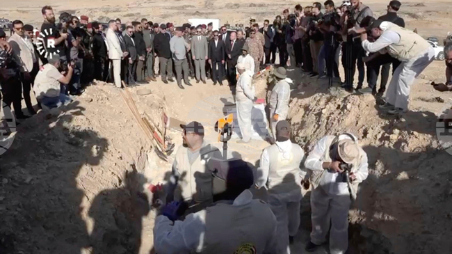 Иракските власти започват ексхумация на погребаните в голям масов гроб, оставен от "Ислямска държава"