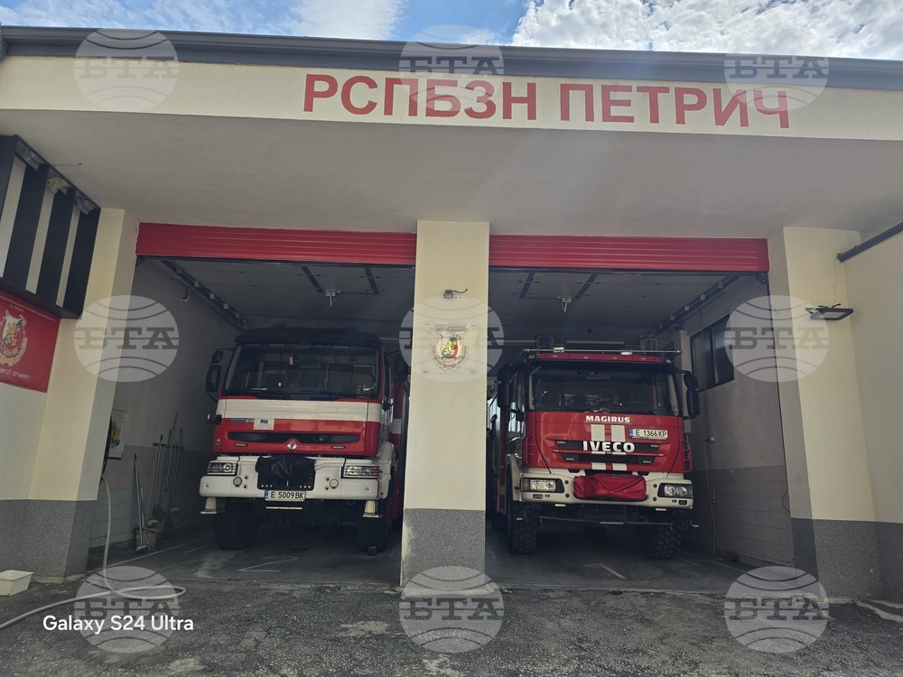 Около 500 декара горят край петричкото село Капатово