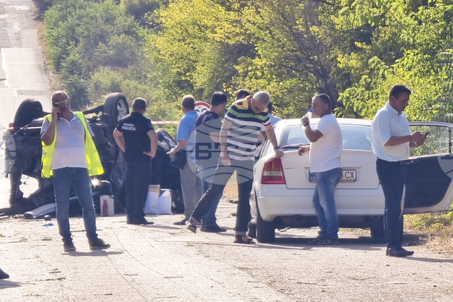 Един е загинал, а петима са в тежко състояние, след като автомобил с нелегални мигранти катастрофира, съобщиха от полицията в Каварна