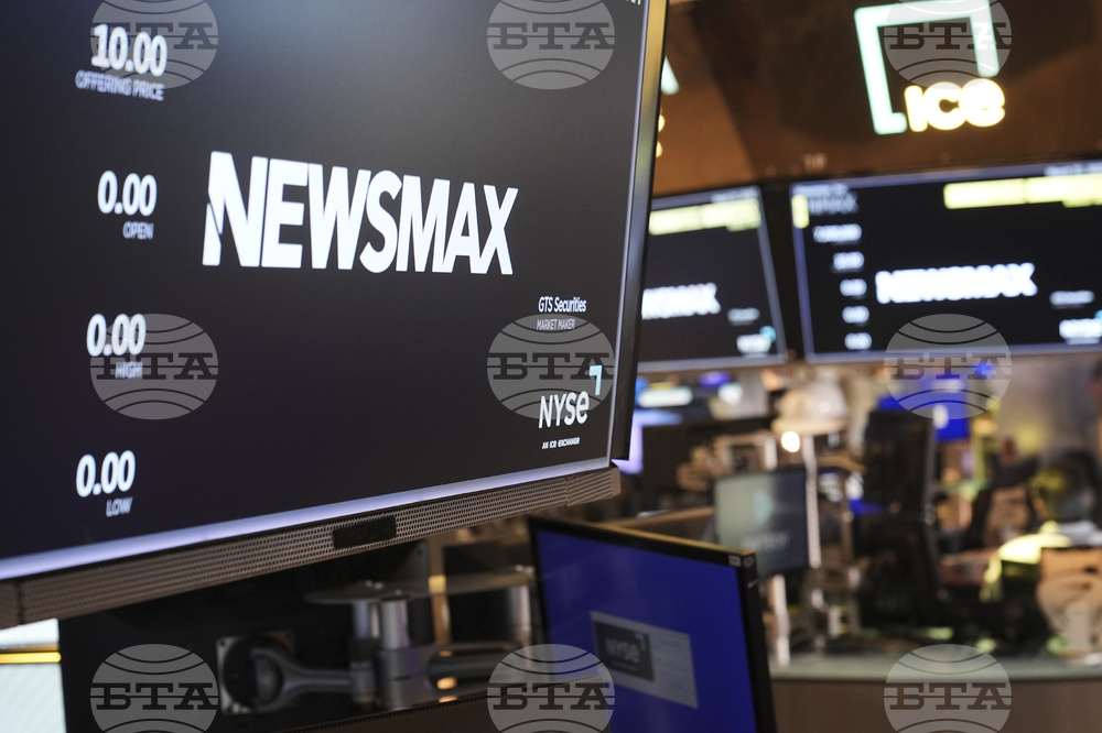 Консервативната телевизия „Нюзмакс“ съди „Фокс Нюз“ за монополизиране на медийния пазар