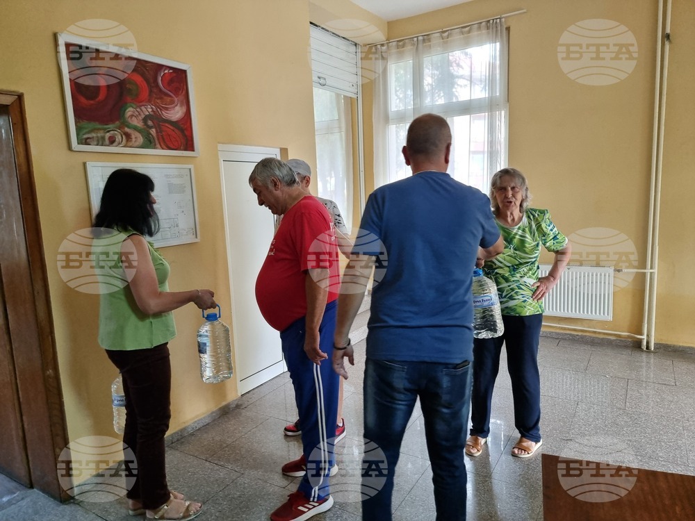 Брезник - пункт за раздаване на безплатна вода