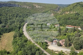 Село Карлуково - забележителности - Пещерен дом