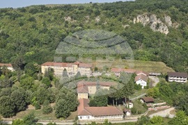 Село Карлуково - забележителности - Пещерен дом