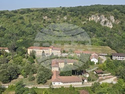 Село Карлуково - забележителности - Пещерен дом