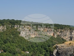 Село Карлуково - забележителности - Пещерен дом