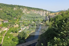 Село Карлуково - забележителности - Пещерен дом