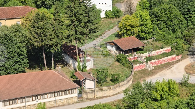 Село Карлуково - забележителности - Пещерен дом