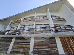 Село Карлуково - забележителности - Пещерен дом